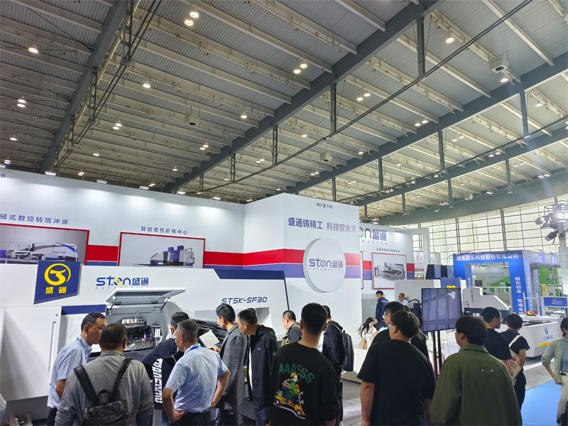 折弯中心国产品牌推荐-青岛盛通机械是高性价比折弯中心生产厂家